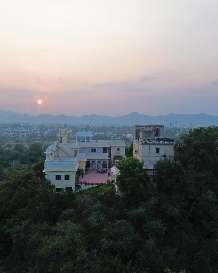 Titardi Garh- 18Th Century Castle Homestay Udajpur Exteriér fotografie